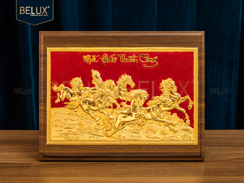 Tranh mã đáo thành công bằng đồng mạ vàng 24k 31x24cm